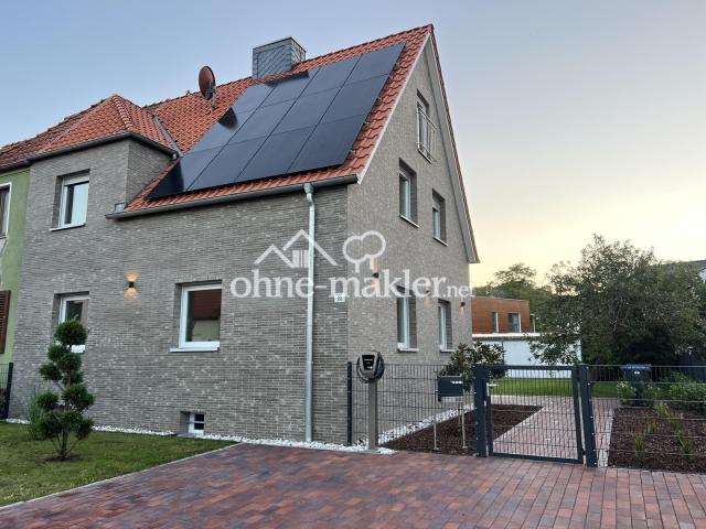 Haus PV Anlage Vorderseite