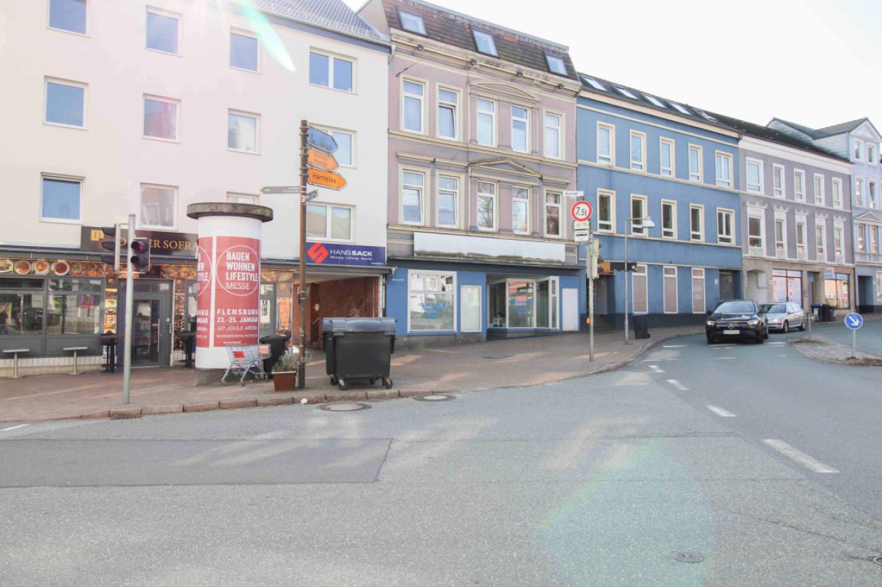 Straßenansicht 2