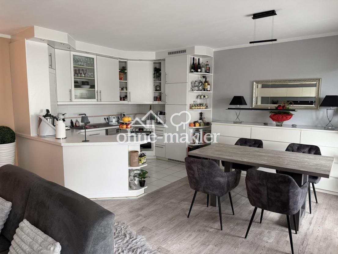 offene Küche mit Esszimmer