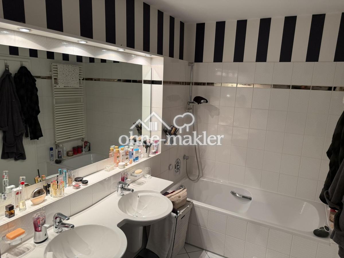 Badezimmer mit Badewanne