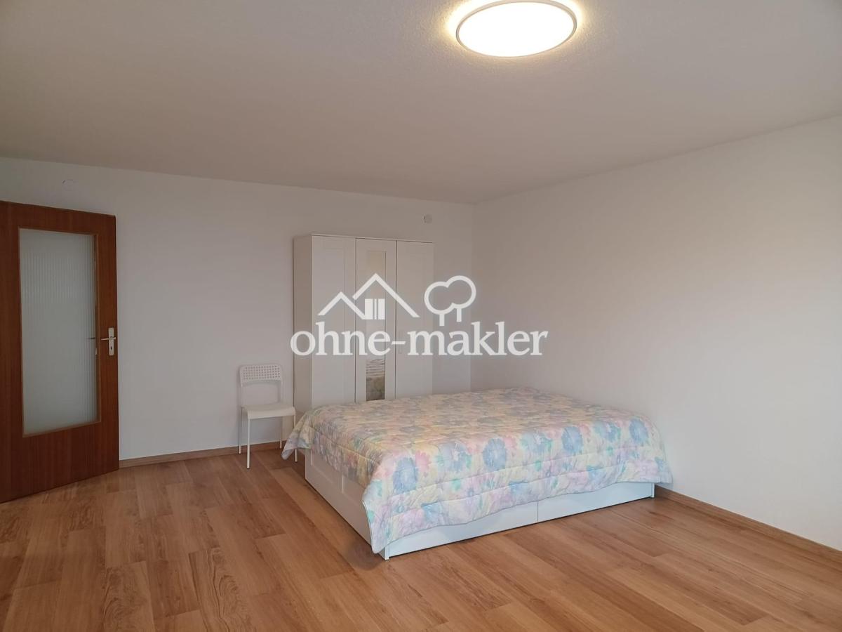 Schlafbereich mit Bett&Schrank