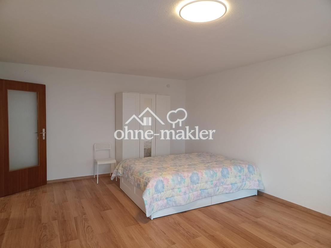 Schlafbereich mit Bett&Schrank