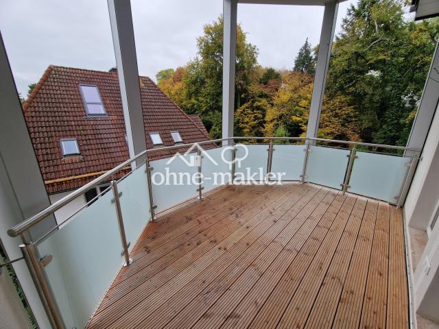 Überdachte Balkone EG und OG