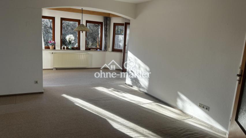 Blick Wohnzimmer ins Esszimmer