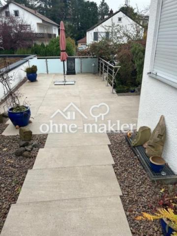 Weg mit Freisitz auf de Garage