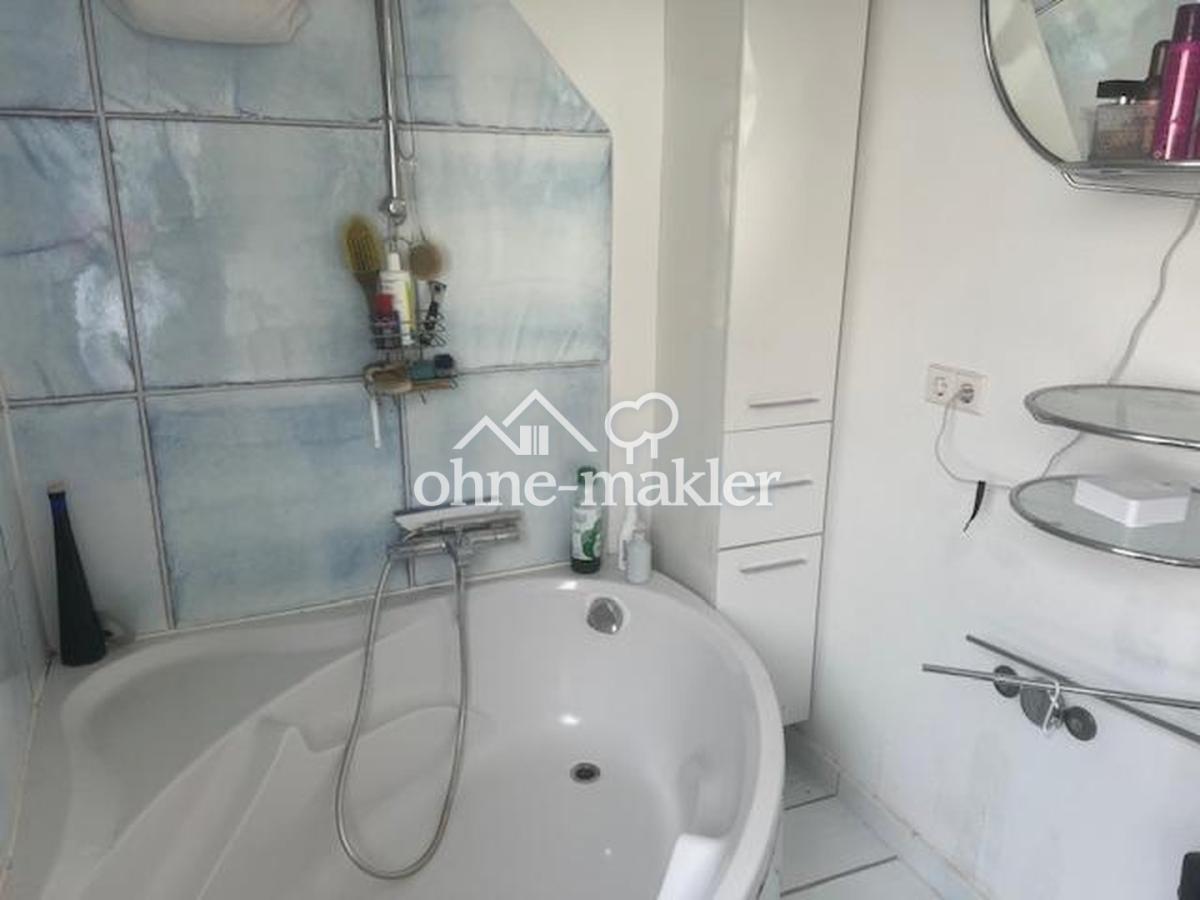 Bad mit Eckbadewanne