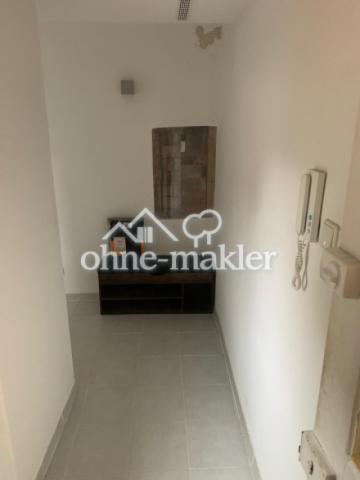 vom Eingang in den Flur