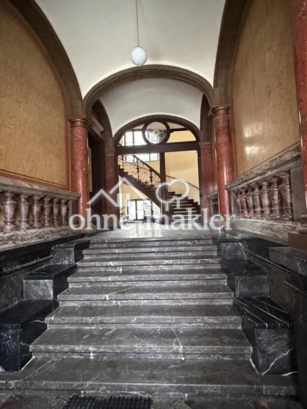 Eingangsbereich mit Marmor