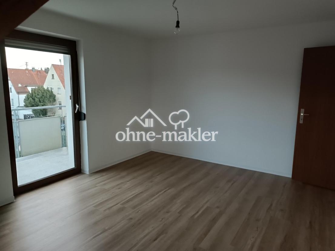 Wohnzimmer, Ausgang Balkon