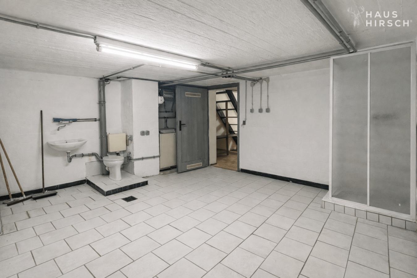 Kellerraum mit Duschbad 