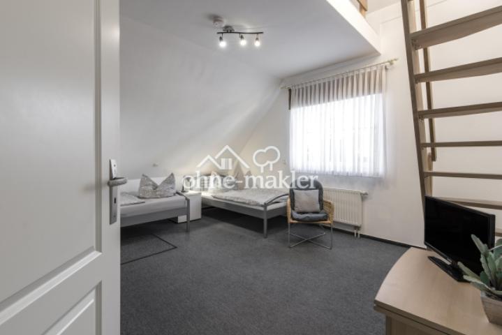 1.Schlafzimmer Aufgang zum DG