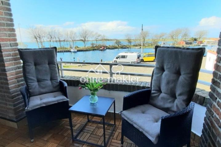 Blick vom Balkon auf den Hafen