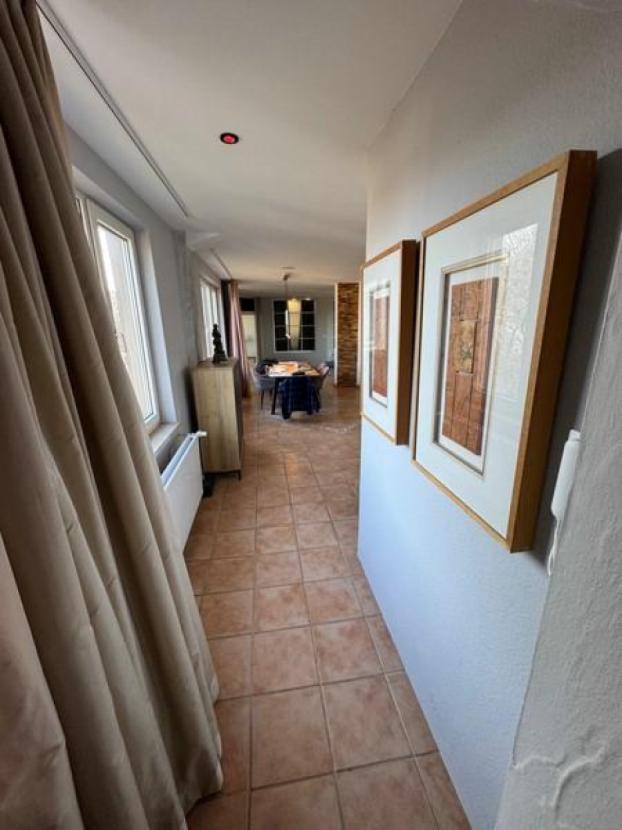 9 Gang zum Loft und Eßbereich