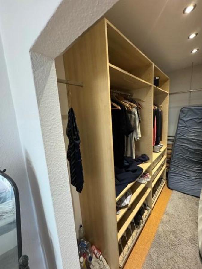 32 begehbarer Kleiderschrank