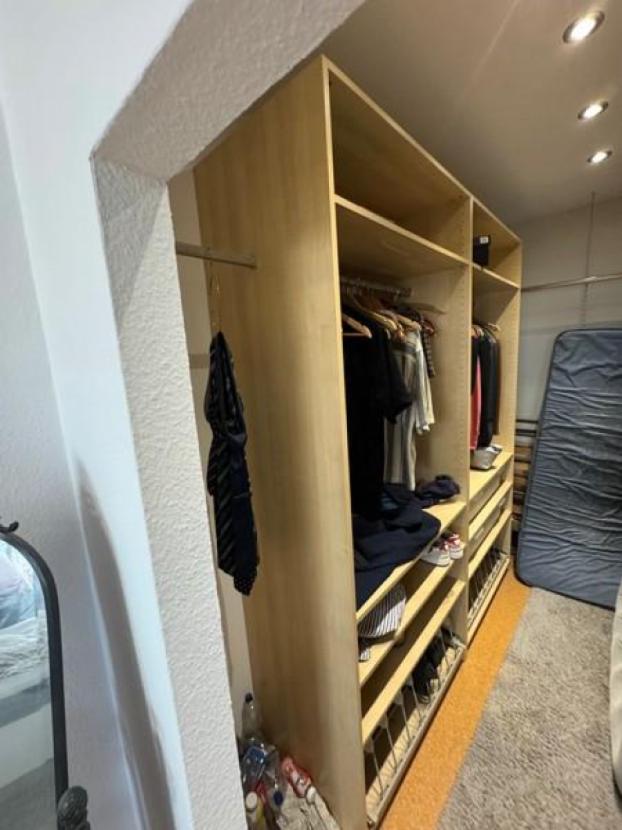 32 begehbarer Kleiderschrank