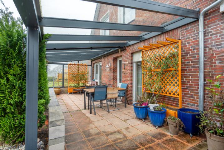 Terrasse am Haus - Überdachung