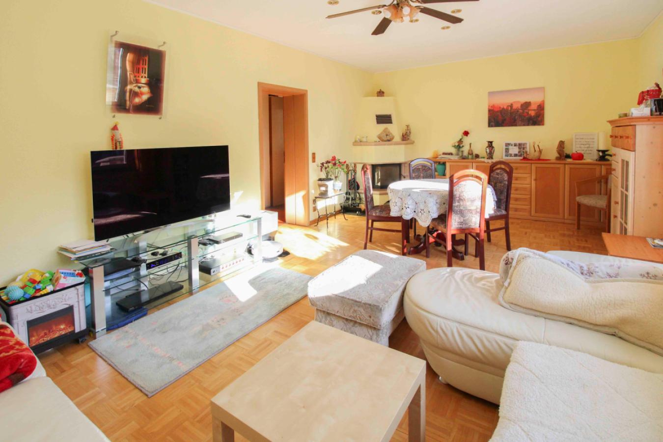 Wohnzimmer inkl. Kamin EG