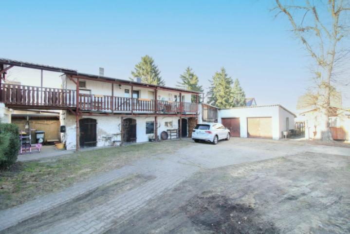 Nebengelass inkl. Garagen