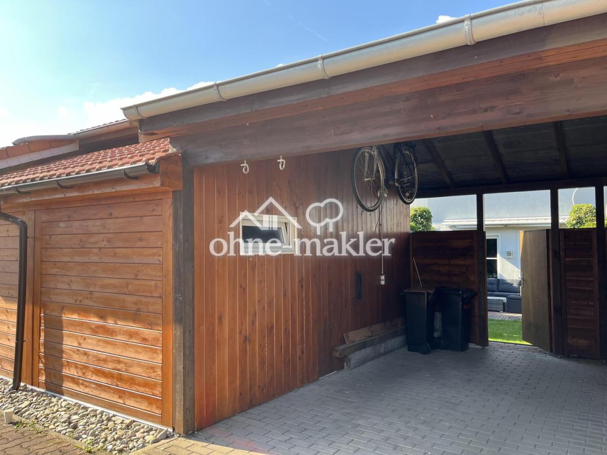 Carport und Gartenhaus