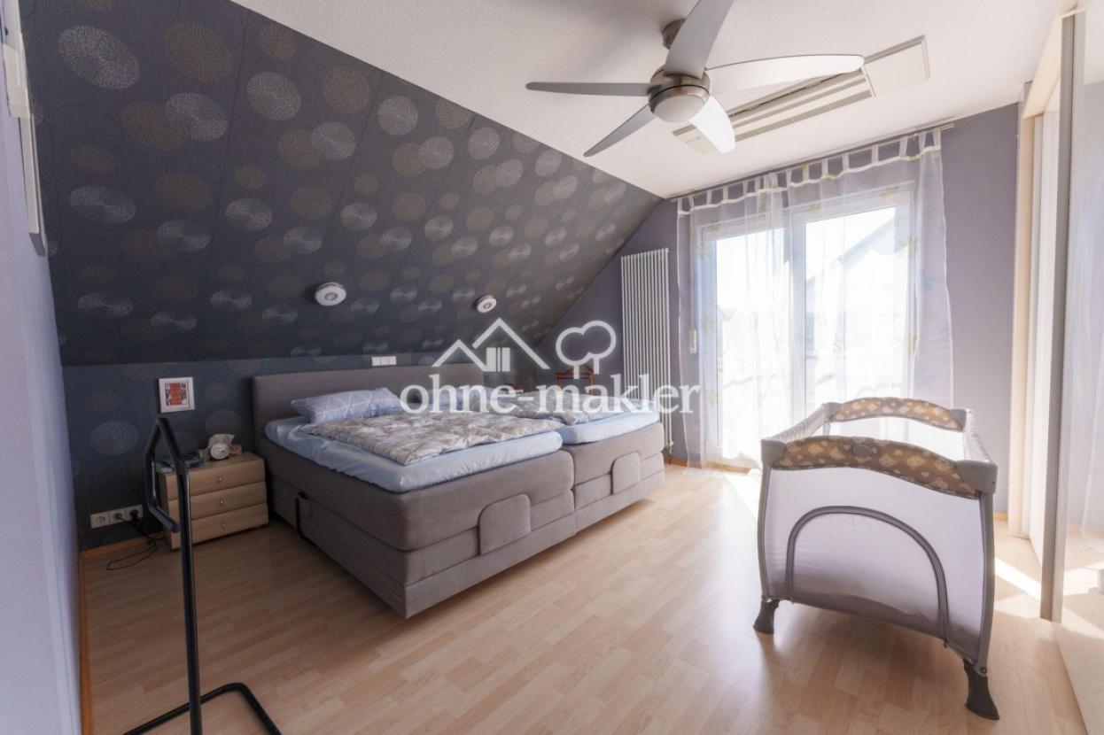 Schlafzimmer mit Ankleide