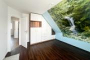 Wasserfallzimmer mit Einbauschrank