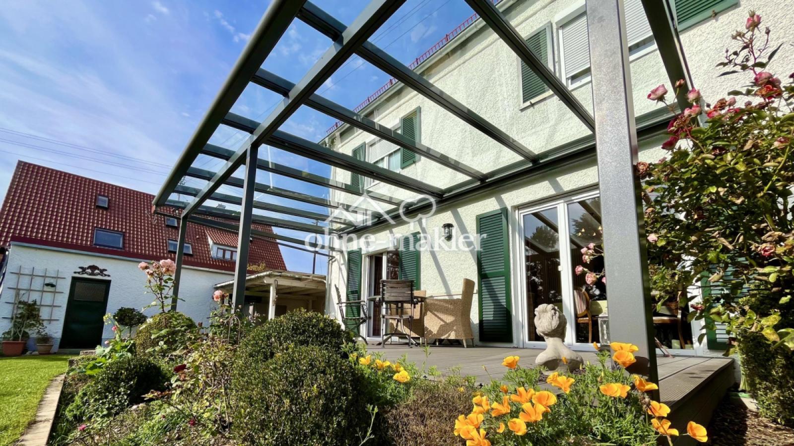 Terrasse mit Glasüberdachung