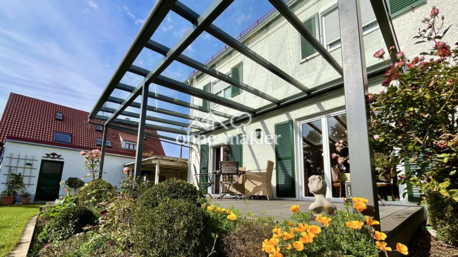 Terrasse mit Glasüberdachung