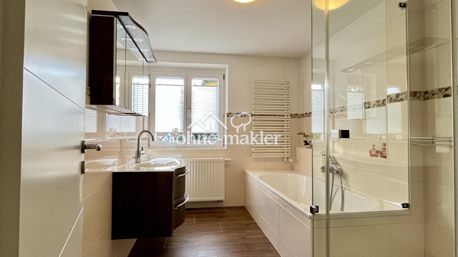 Lichtdurchflutetes Bad 