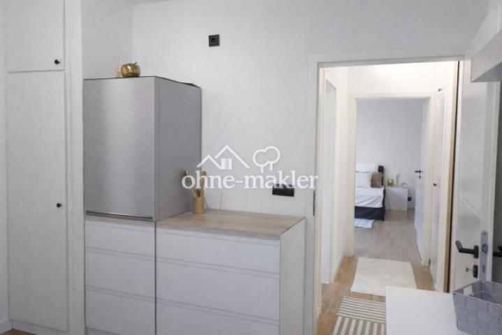 Küche mit Blick auf Flur