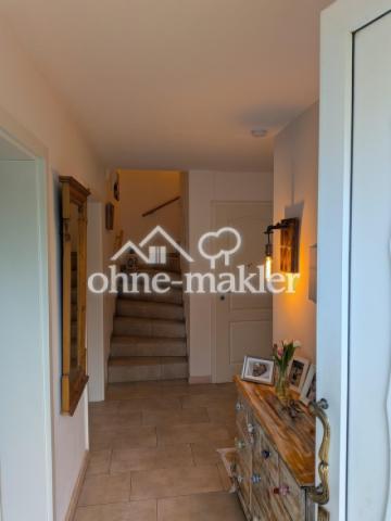 Flur mit Treppe ins OG
