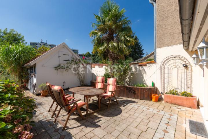 35 m²-Terrasse mit mediterranem Flair