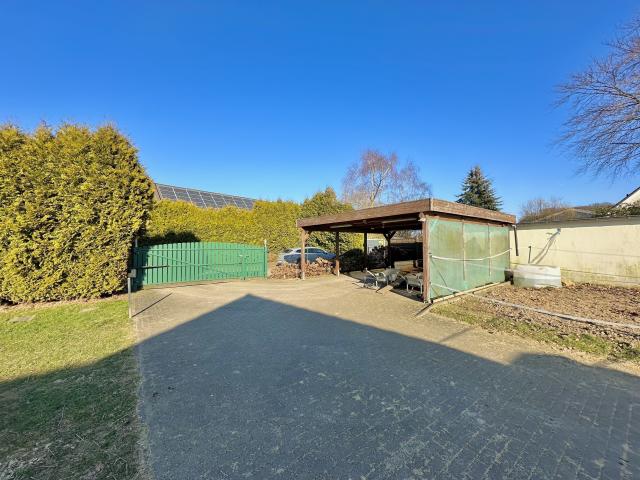 Zufahrt/Carport 