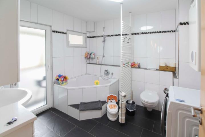 Badezimmer 1