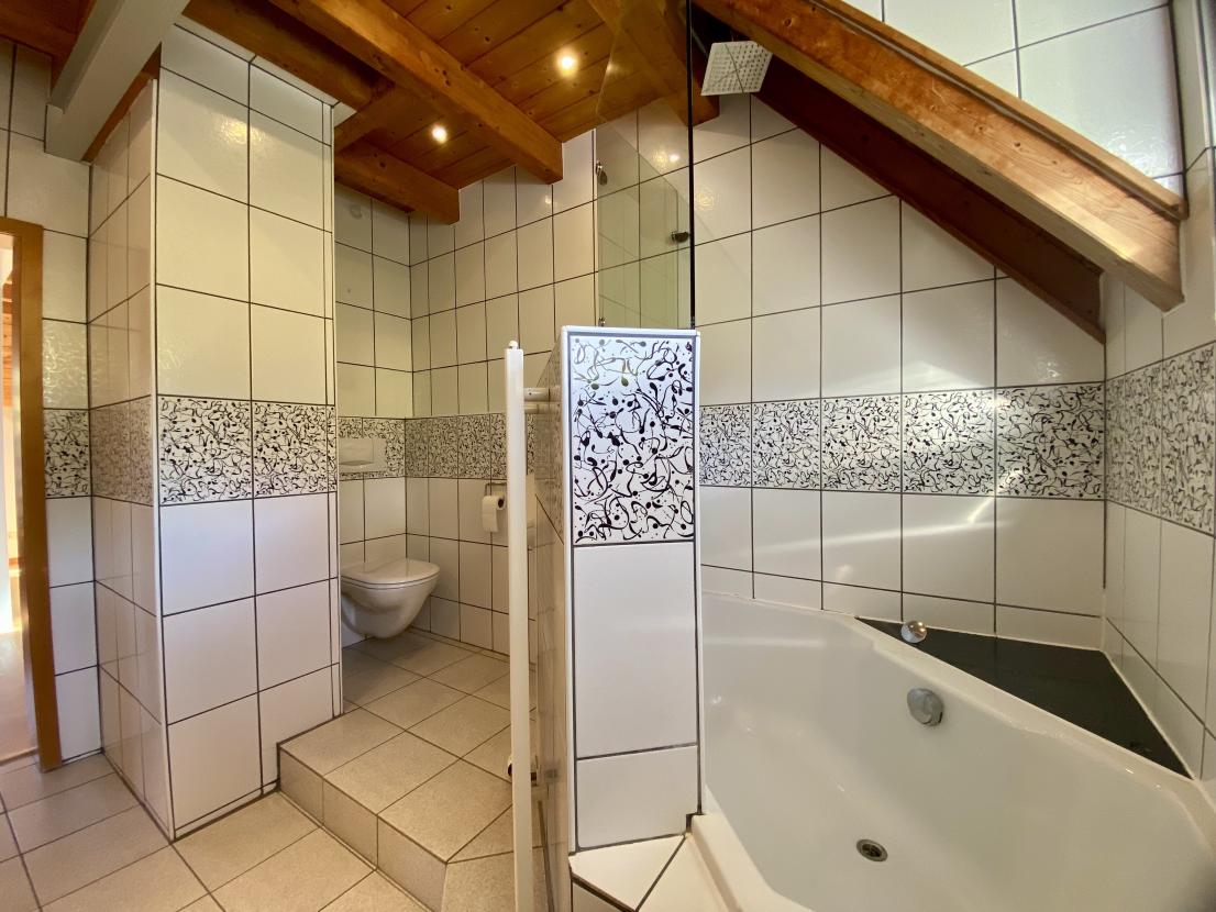 Badezimmer 1 DG