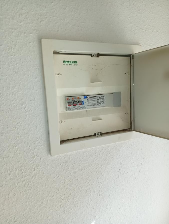 Elektroschrank Hinterhaus