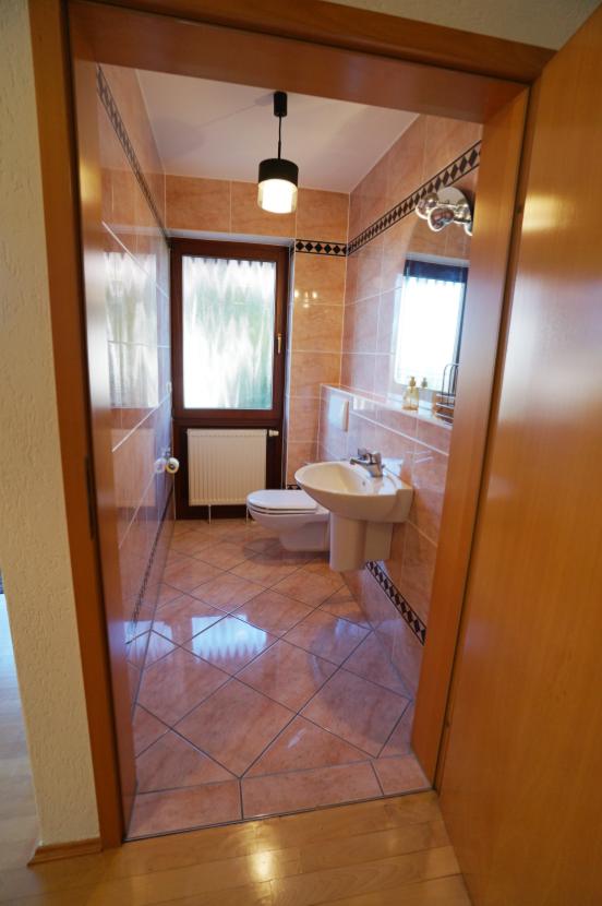 21-Gäste-WC in Diele von UG