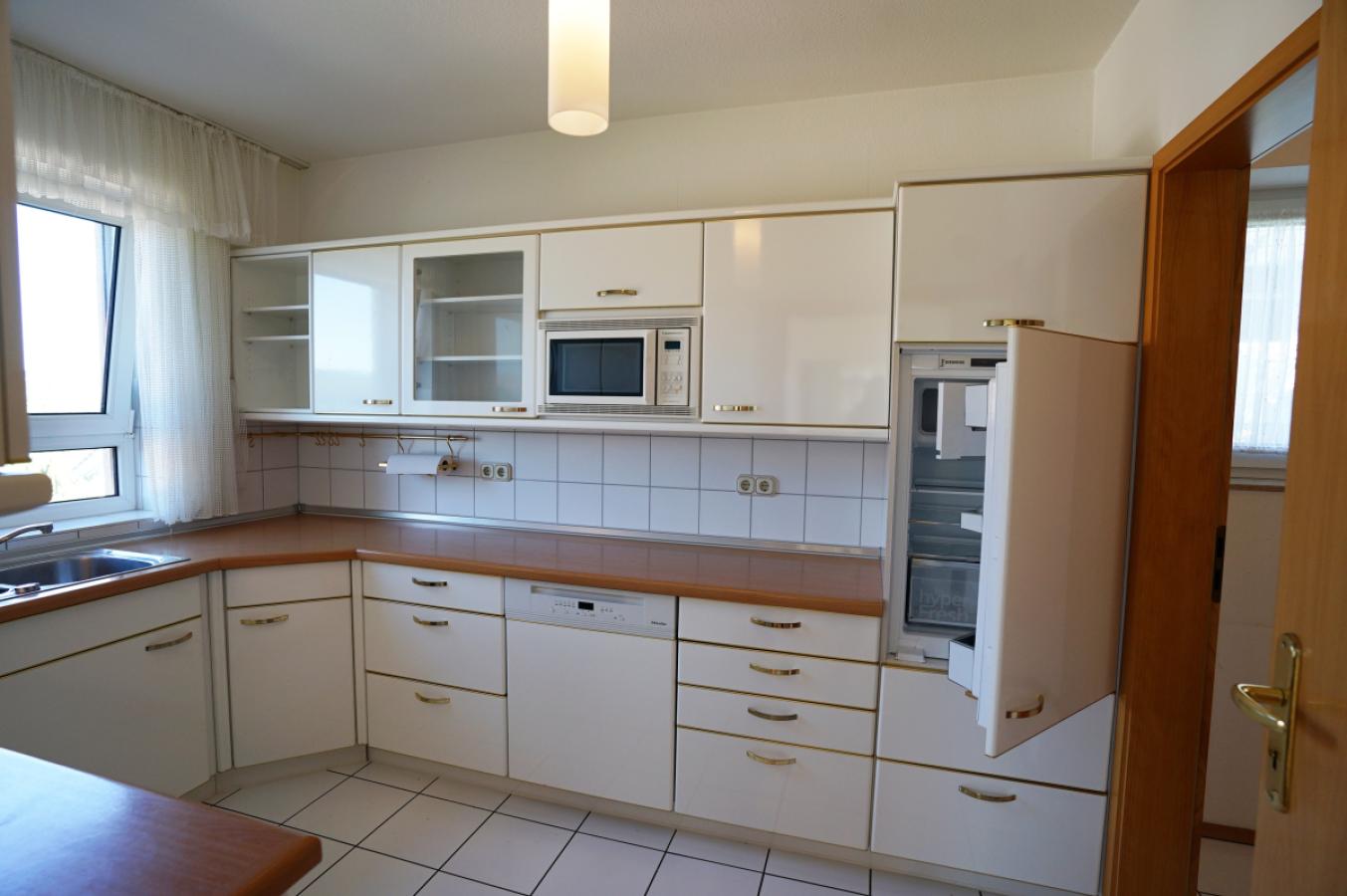 34-Küche mit Speisekammer im EG