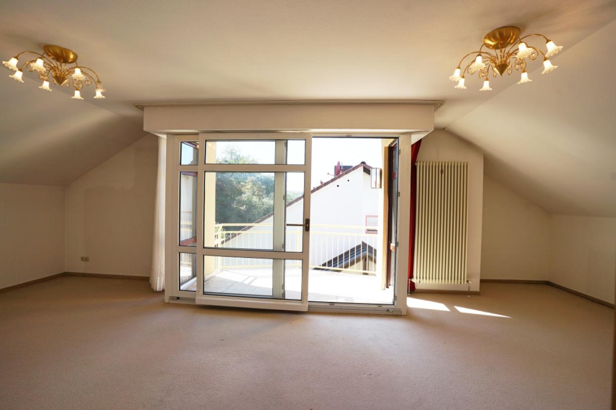 37-gr. Zimmer mit Loggia im DG