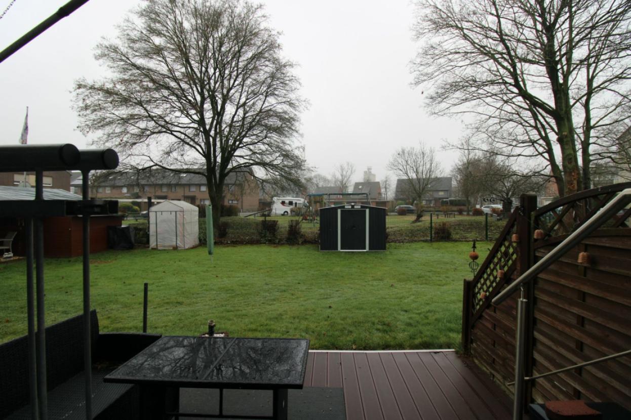 Gartenzugang und Terrasse