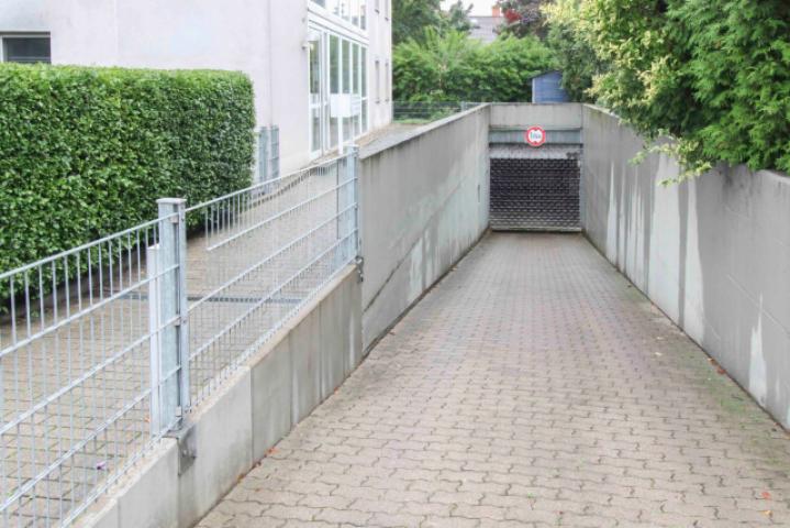 Zufahrt Garage