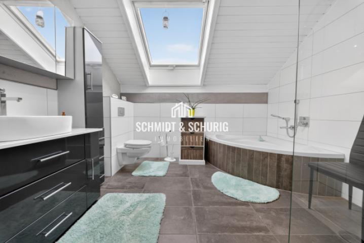 Badezimmer / Dachgeschoss