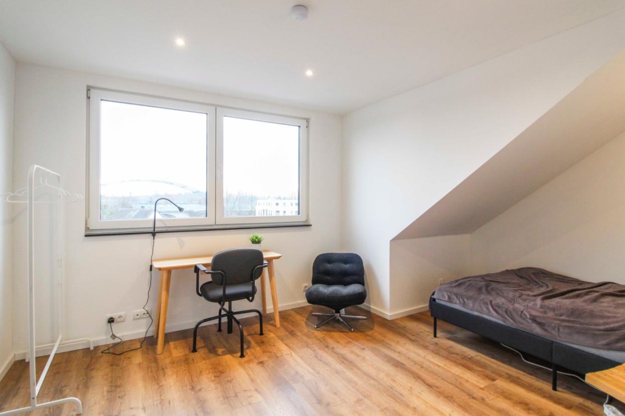 Schlafzimmer DG