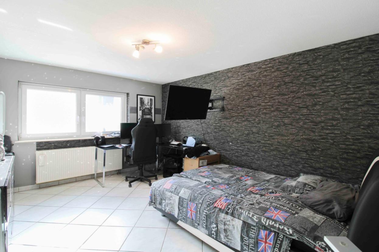 Schlafzimmer 1