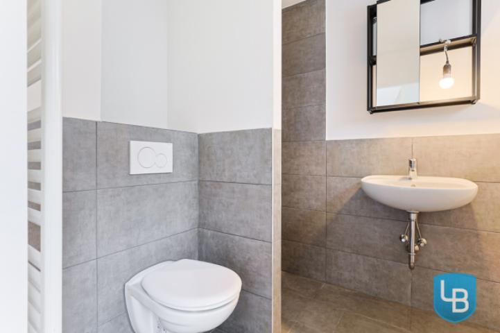 Modernes Duschbad