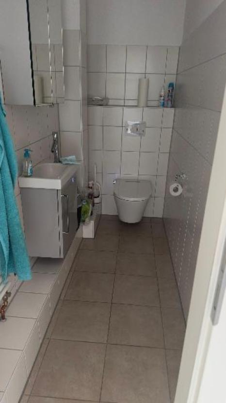 WC mit Waschbecken