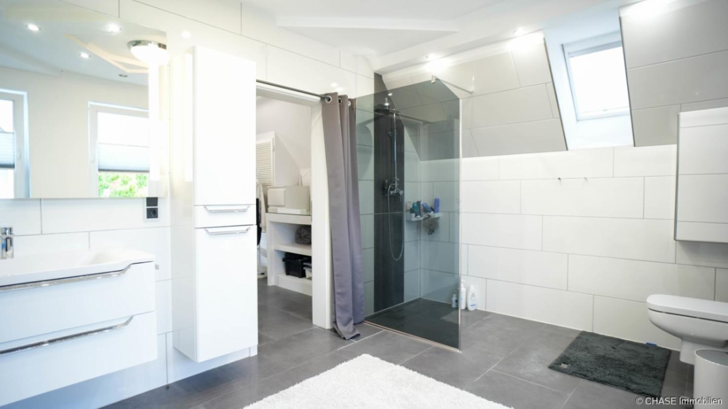 DG - Wohnung Badezimmer Ansicht 1