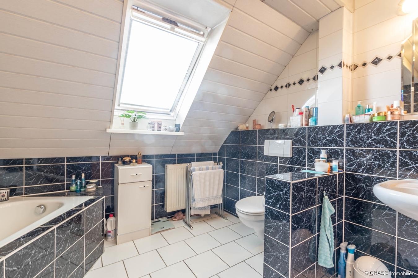 Badezimmer Dachgeschoss 2