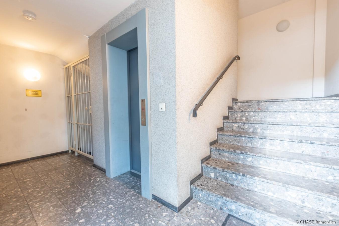 Treppenhaus + Lift