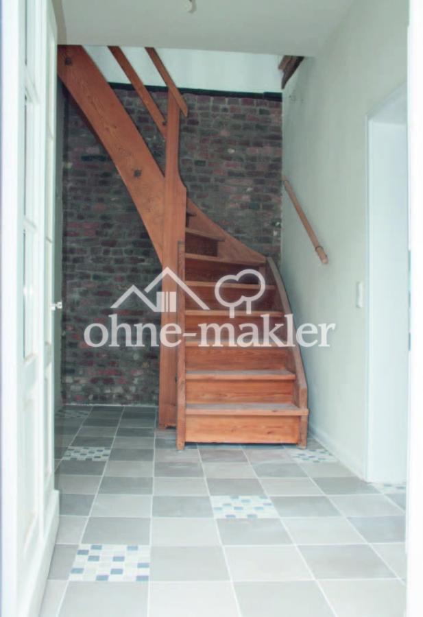Flur und Treppe