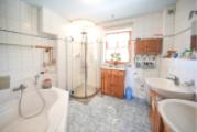 Bad mit Wanne/Dusche/WC
